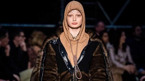 burberry scandalo|Burberry sorry for 'suicide' hoodie with noose around neck .